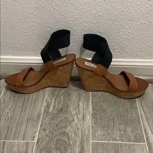 Steve Madden Black & Tan Strap Wedges
